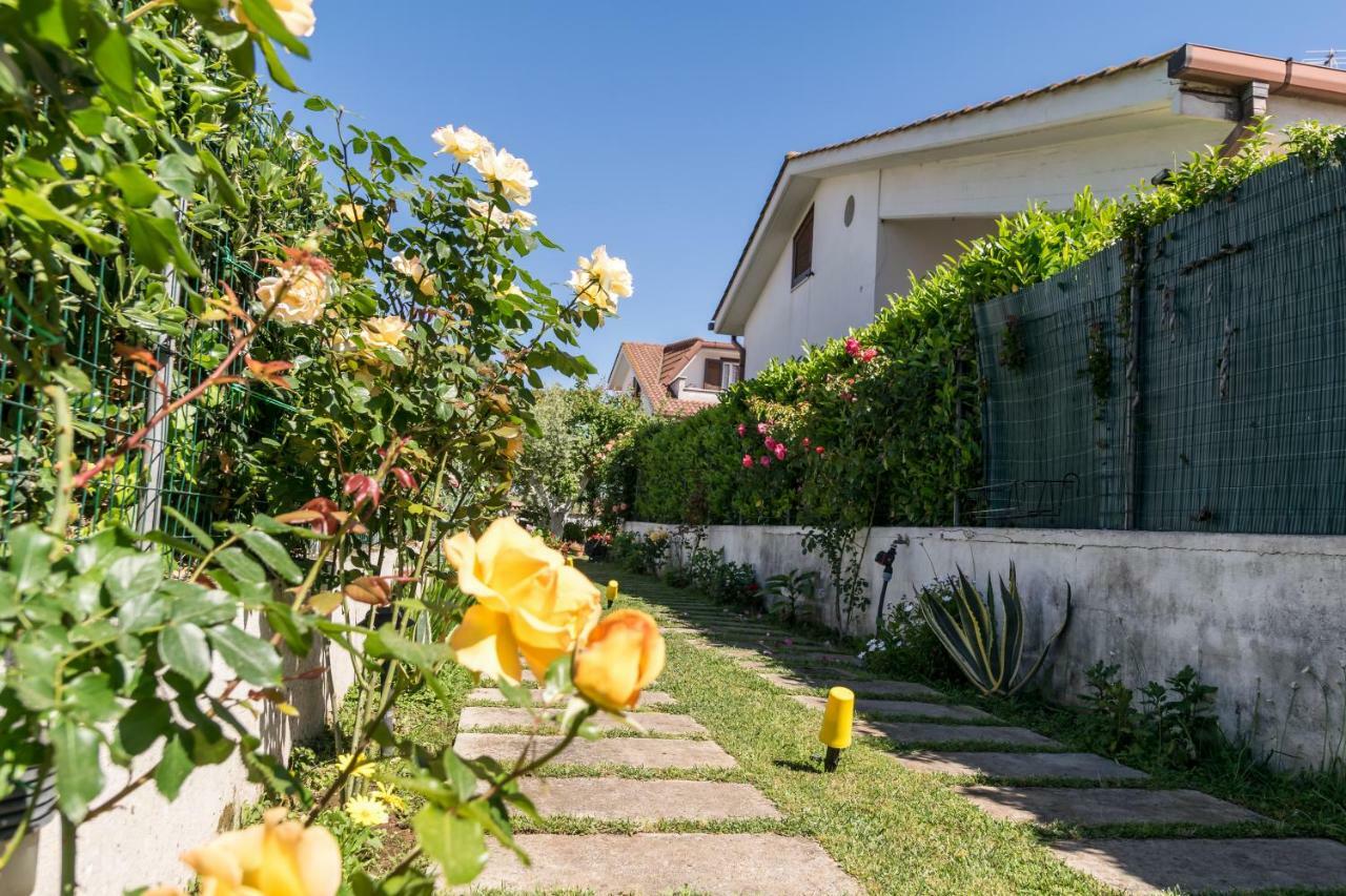 Alloggio Per Uso Turistico Vila Lido dei Pini Exterior foto
