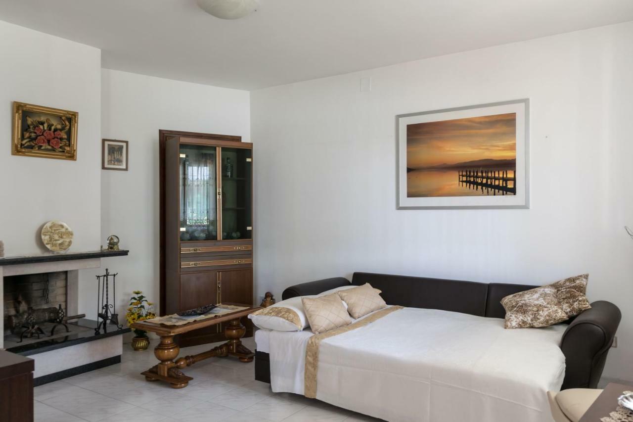 Alloggio Per Uso Turistico Vila Lido dei Pini Exterior foto