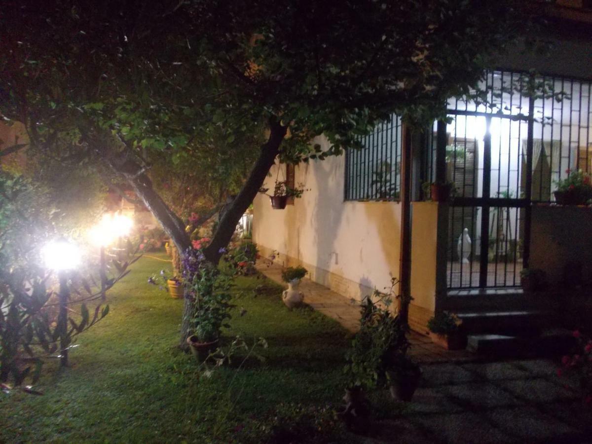 Alloggio Per Uso Turistico Vila Lido dei Pini Exterior foto