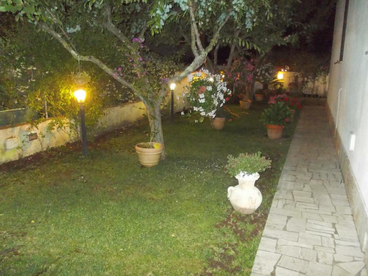Alloggio Per Uso Turistico Vila Lido dei Pini Exterior foto